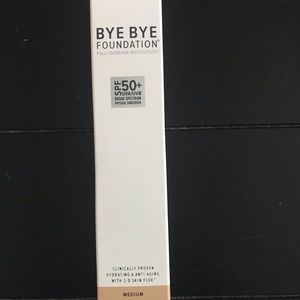 it cosmetics Makeup - It foundation in medium it cosmetics Makeup - It foundation in medium